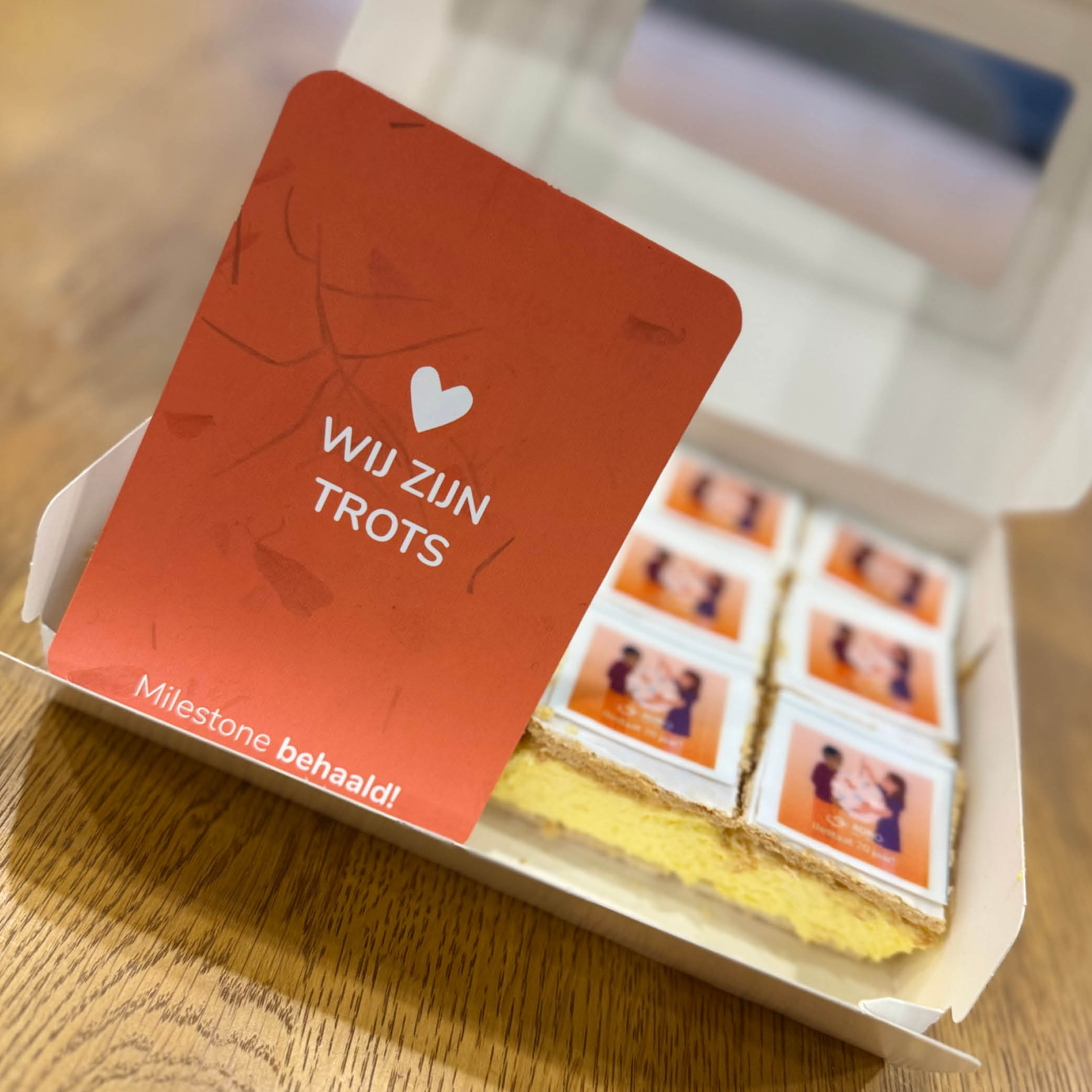 Voorbeeld van een kaartje met behaalde milestone voor Stichting AURO